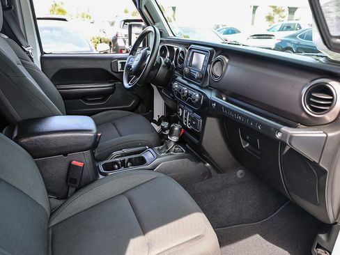Used 2020 Jeep Wrangler Sport AWD/4WD image 3