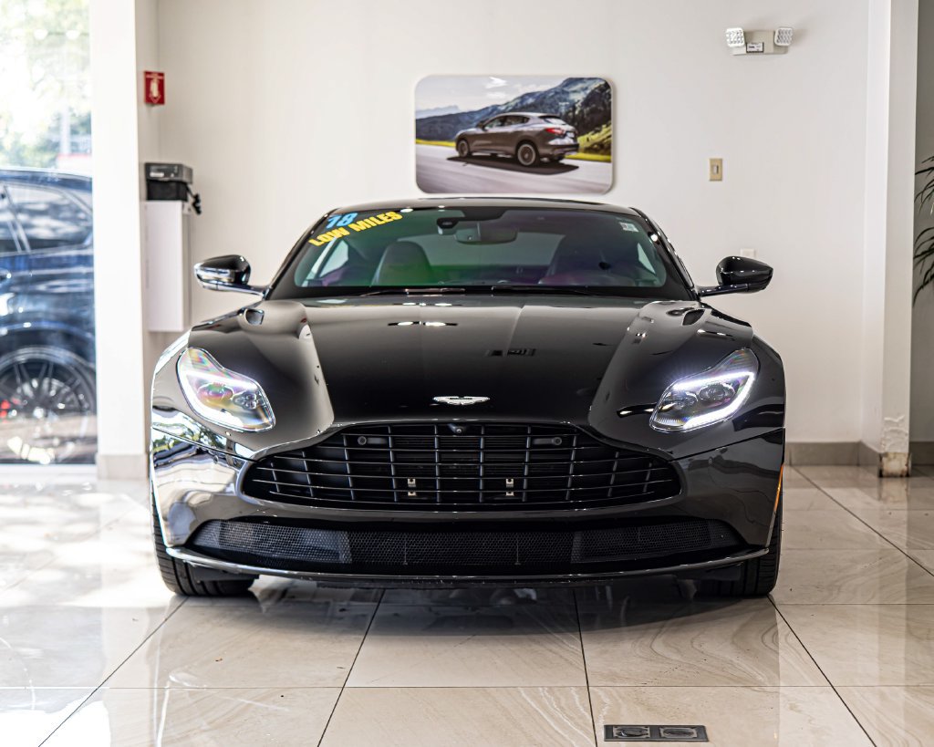 Used 2018 Aston Martin DB11 Coupe RWD image 2