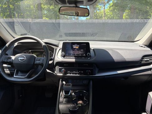 Used 2025 Nissan Rogue SV AWD/4WD image 35