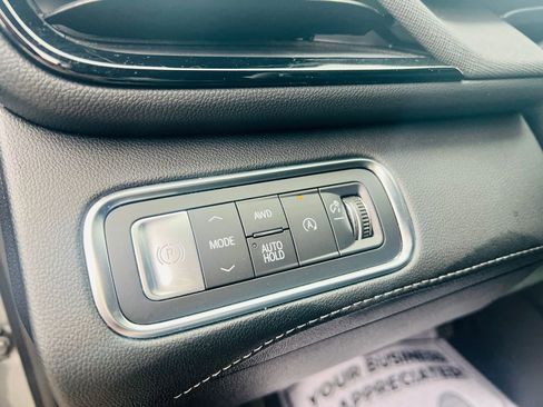 Used 2025 Buick Enclave Sport Touring image 17