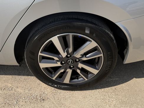 Used 2025 Nissan Versa SV FWD image 29