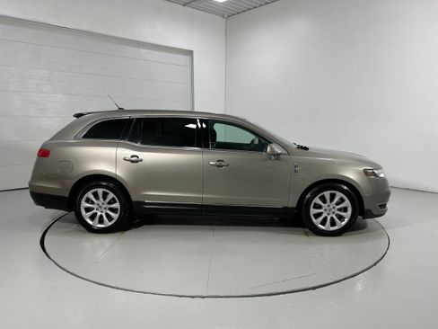 Used 2018 Lincoln MKT AWD image 40