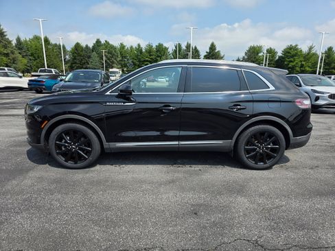 Used 2022 Lincoln Nautilus Reserve w/ Equipment Group 202A AWD/4WD image 2