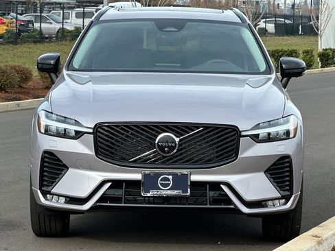 New 2026 Volvo XC60 B5 Plus w/ Climate Package image 8