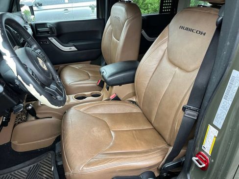 Used 2015 Jeep Wrangler Unlimited Rubicon AWD/4WD image 7