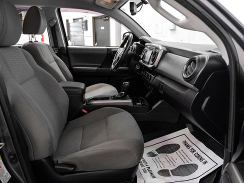 Used 2017 Toyota Tacoma SR5 image 29