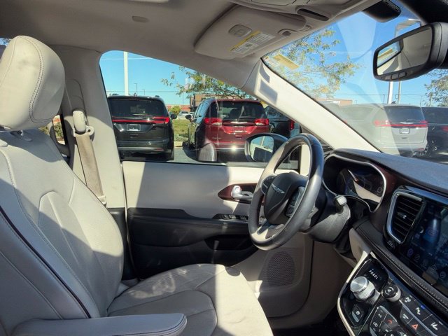 Used 2017 Chrysler Pacifica Limited w/ Advanced Safetytec Group FWD image 36