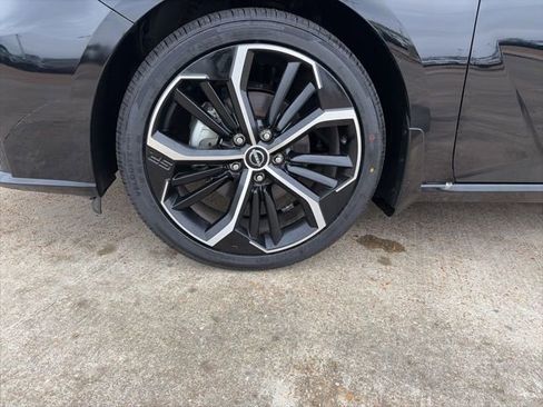 Used 2024 Nissan Altima 2.5 SR w/ SR Premium Package image 8