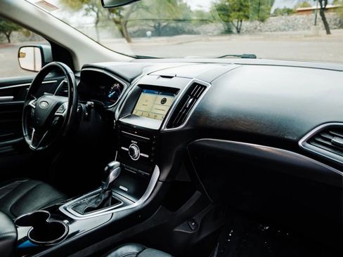 Used 2018 Ford Edge Titanium image 29