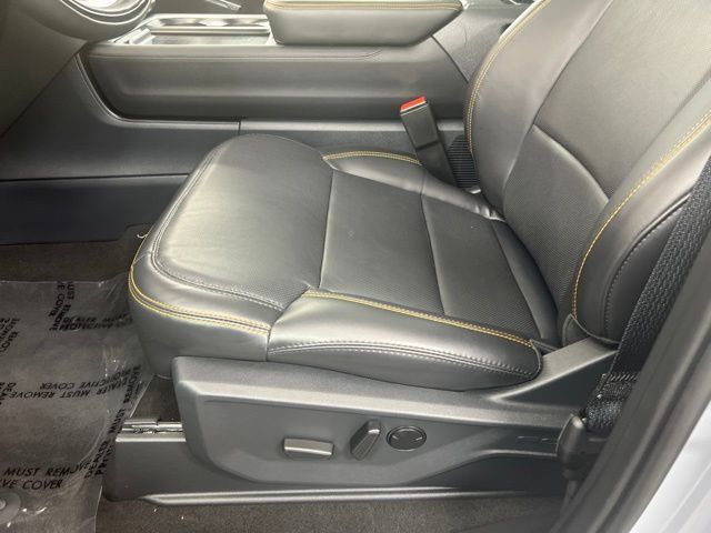 Used 2025 Ford Expedition Tremor AWD/4WD image 17