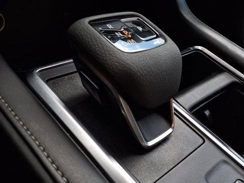 Certified 2024 Nissan Pathfinder SV w/ Lighting Package (N92) image 16