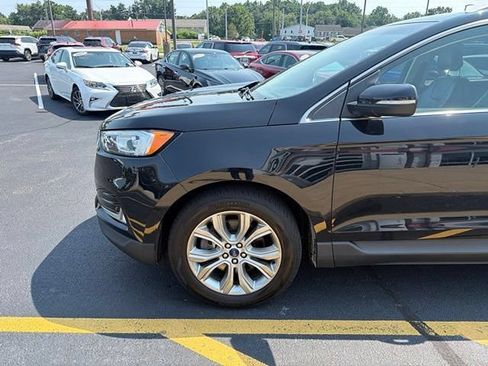 Used 2019 Ford Edge Titanium AWD/4WD image 9