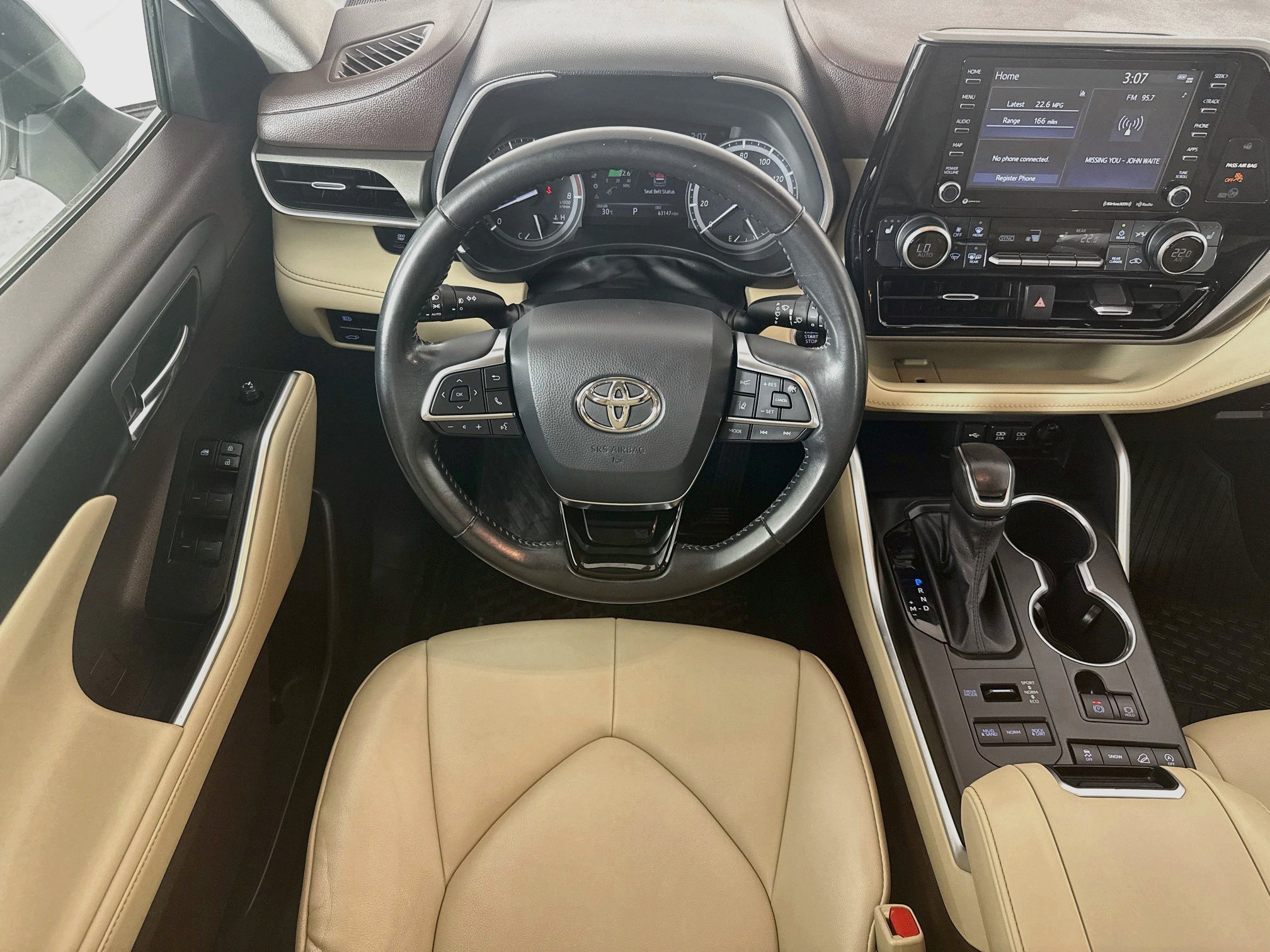 Used 2021 Toyota Highlander XLE AWD/4WD image 24