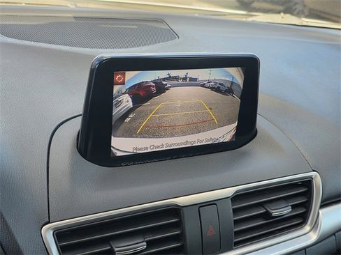 Used 2018 MAZDA MAZDA3 Sport w/ Preferred Equipment Package image 18