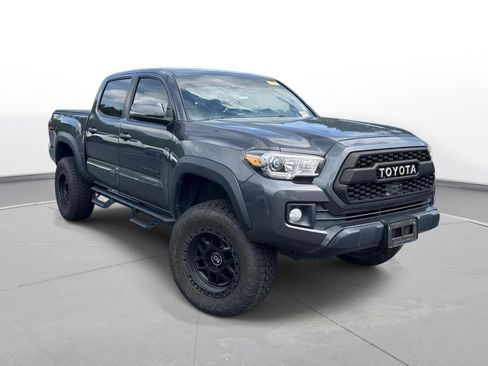 Used 2019 Toyota Tacoma TRD Off-Road AWD/4WD image 4