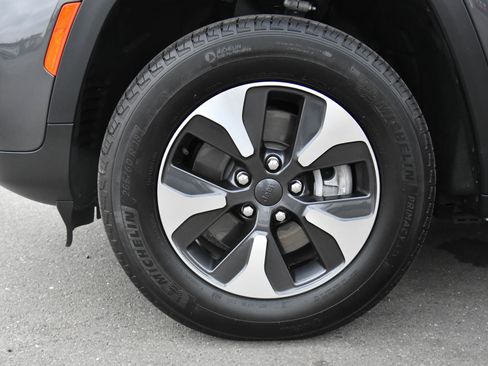 Used 2023 Jeep Grand Cherokee 4WD 4xe image 12