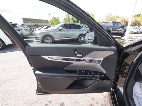 Used 2024 BMW 750e xDrive w/ Premium Package AWD/4WD image 9