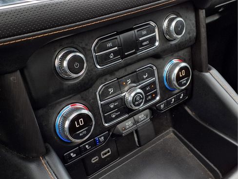 Used 2024 GMC Yukon XL AT4 w/ Technology Package AWD/4WD image 20