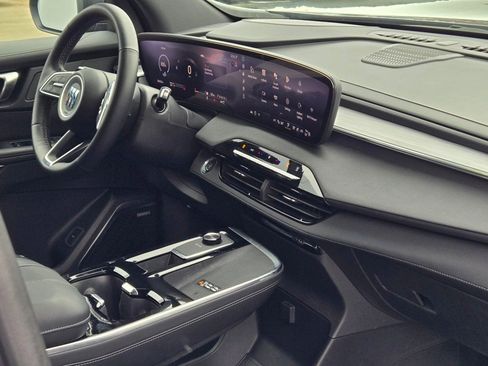 Certified 2025 Buick Enclave Preferred image 8