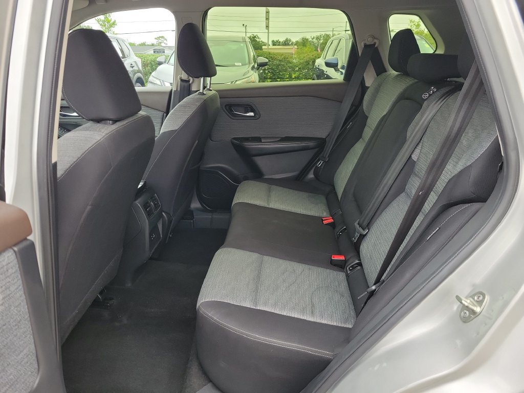Used 2023 Nissan Rogue SV FWD image 11
