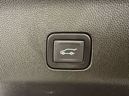 Used 2023 Chevrolet Tahoe Premier w/ Advanced Technology Package image 11