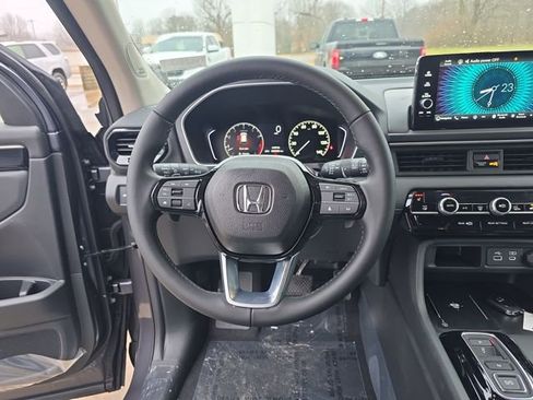 New 2025 Honda Pilot Touring image 13