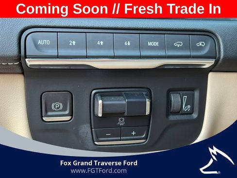 Used 2023 Cadillac Escalade Premium Luxury w/ Performance Package AWD/4WD image 23