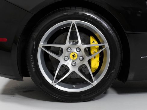 Used 2011 Ferrari California image 25