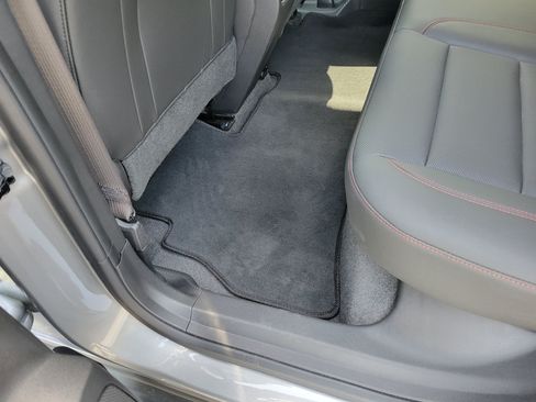Used 2025 Chevrolet Trax RS w/ Sunroof Package FWD image 32