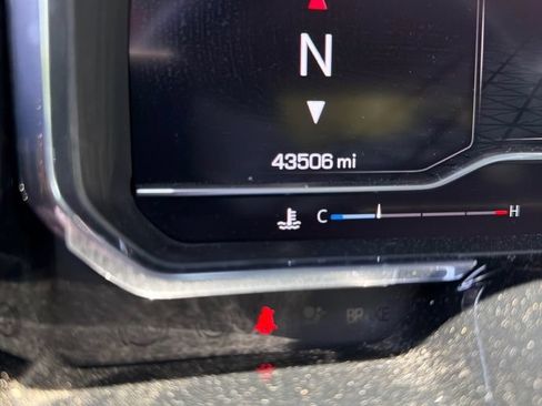 Used 2024 GMC Sierra 1500 Elevation AWD/4WD image 8
