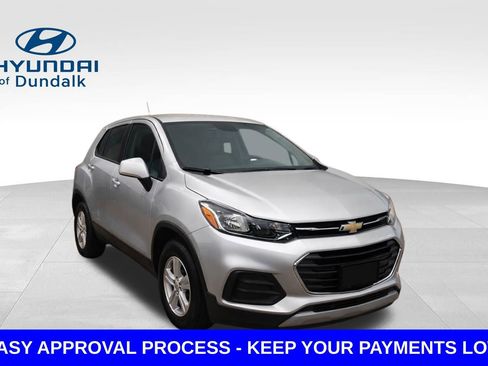 Used 2020 Chevrolet Trax LS w/ Tint and Cruise Package FWD image 3