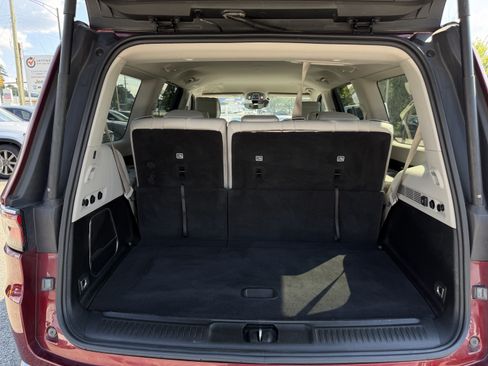 Used 2022 Jeep Wagoneer Series II AWD/4WD image 34