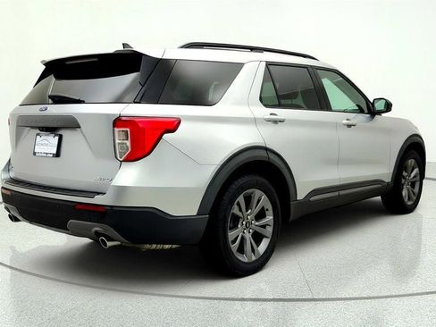 Used 2021 Ford Explorer XLT w/ Equipment Group 202A AWD/4WD image 5