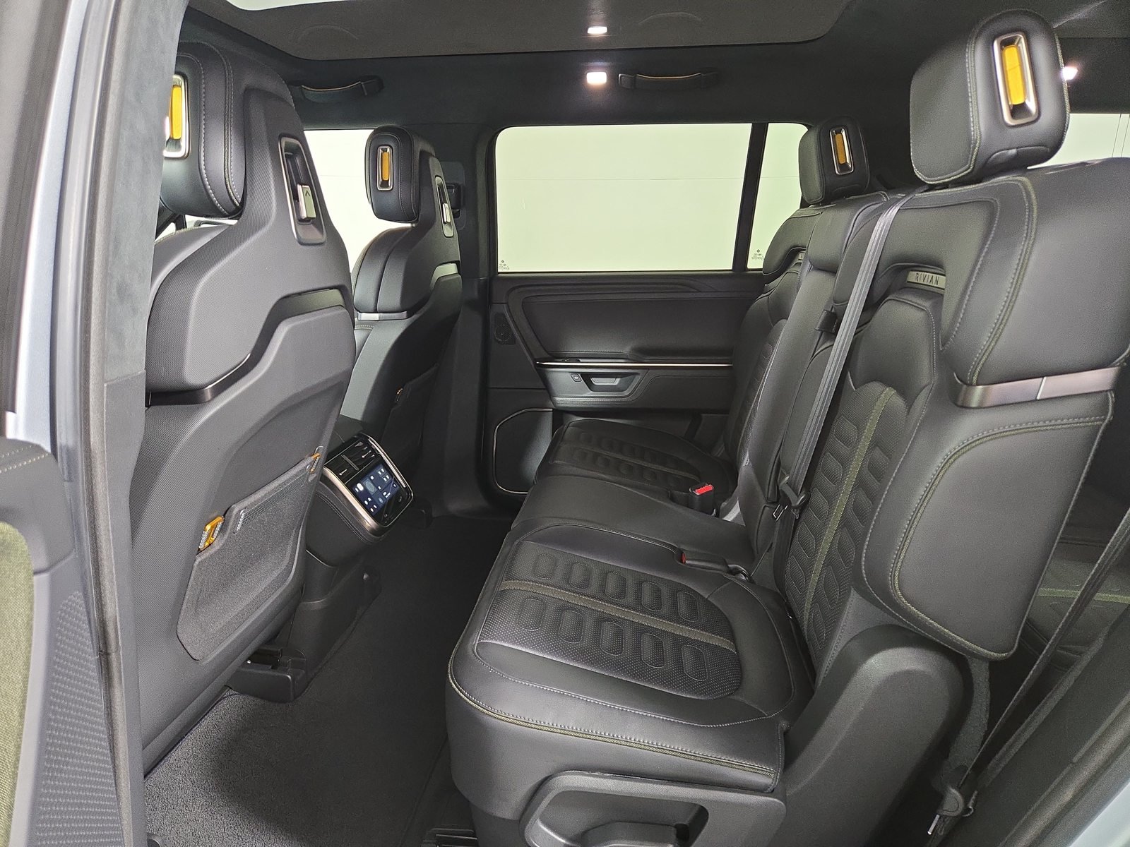 Used 2025 Rivian R1S Adventure Dual AWD/4WD image 21