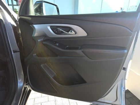 Used 2020 Chevrolet Traverse LS image 8