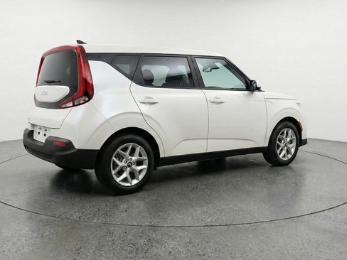 Used 2025 Kia Soul LX w/ LX Technology Package FWD image 9