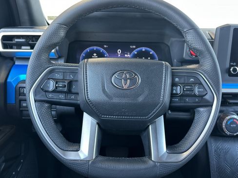 Certified 2025 Toyota Tacoma TRD Off-Road AWD/4WD image 21