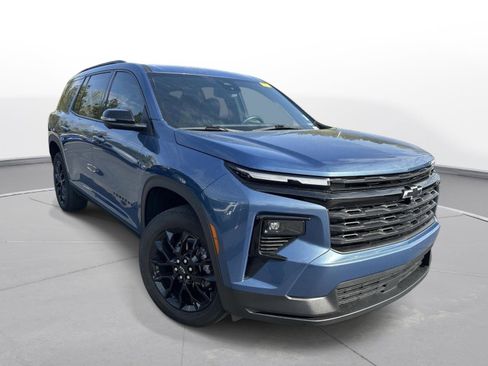 Used 2024 Chevrolet Traverse LT w/ Midnight/Sport Edition image 4