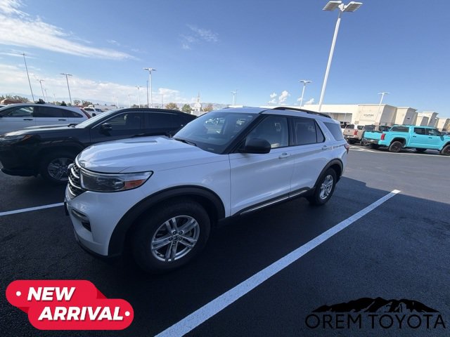 Used 2020 Ford Explorer XLT w/ Equipment Group 202A AWD/4WD image 17