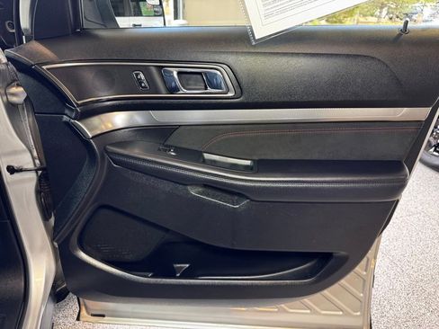 Used 2018 Ford Explorer XLT w/ Equipment Group 202A AWD/4WD image 50