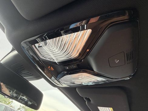 Used 2023 BMW X5 sDrive40i w/ M Sport Package RWD image 36
