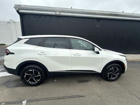 Used 2023 Kia Sportage LX image 3