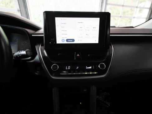 Used 2025 Toyota Corolla Cross LE w/ Moonroof Package AWD/4WD image 17