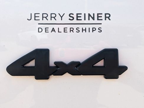 Used 2020 Toyota Tacoma SR5 AWD/4WD image 14