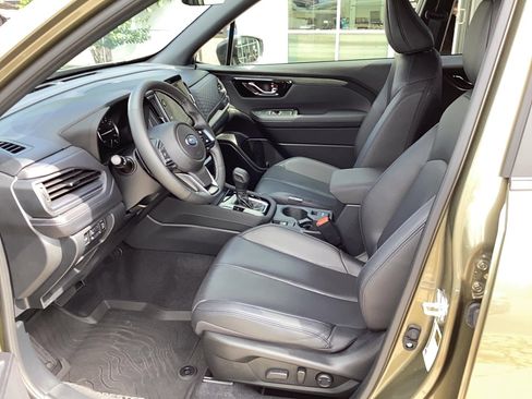 Used 2025 Subaru Forester Limited w/ Popular Package #2 AWD/4WD image 7
