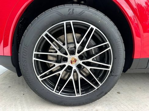 Certified 2025 Porsche Cayenne E-Hybrid AWD/4WD image 44
