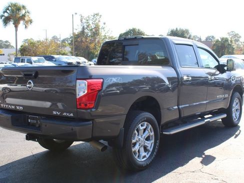 Used 2019 Nissan Titan SV w/ SV Convenience Package image 9