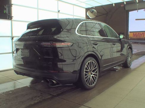 Used 2019 Porsche Cayenne S w/ Premium Plus Package image 2