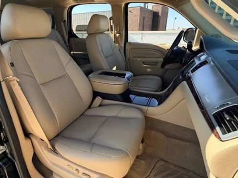Used 2012 Cadillac Escalade Luxury image 19
