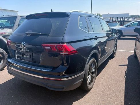 Used 2023 Volkswagen Tiguan SE AWD/4WD image 8